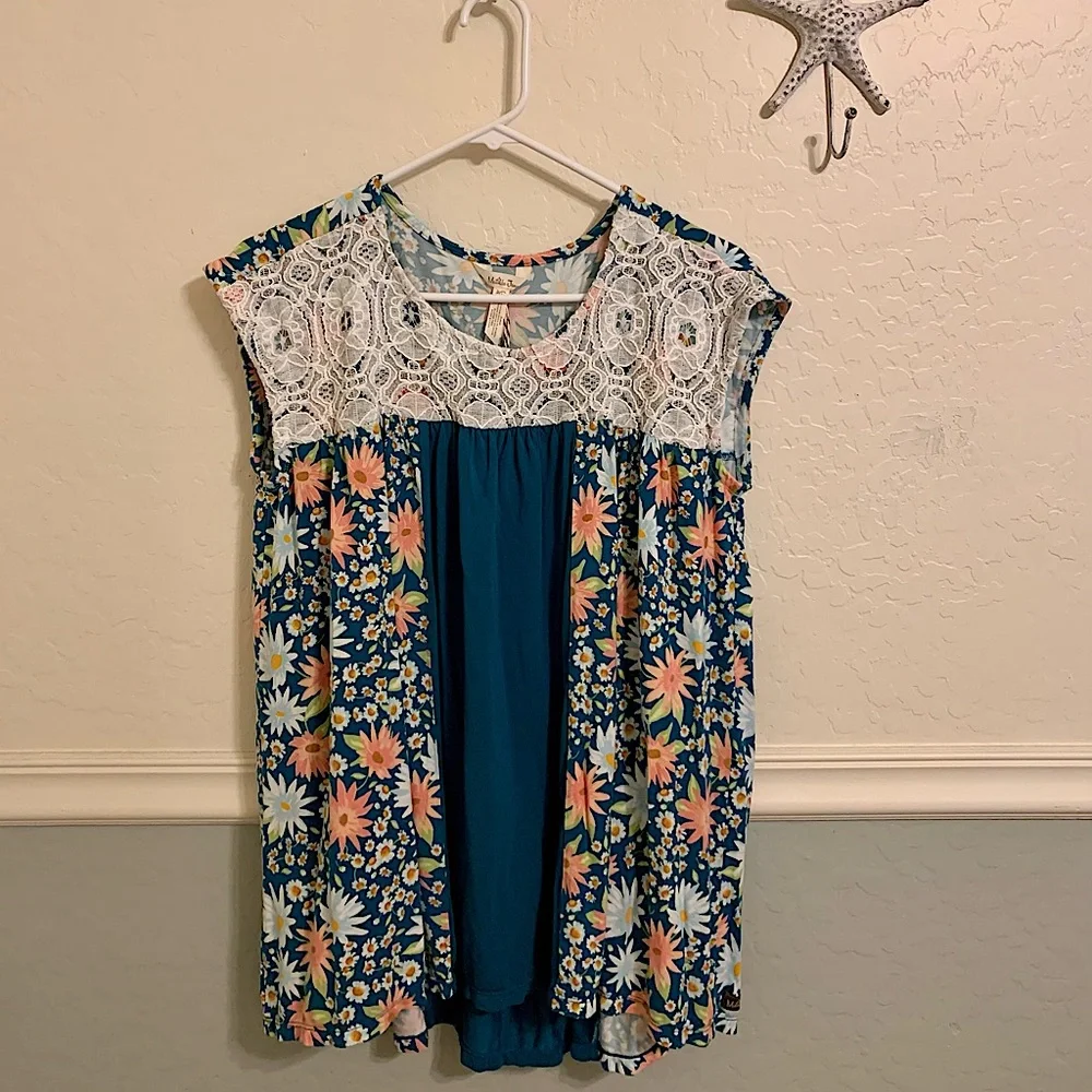 Matilda Jane Woman’s Dream Chaser’s It’s the Weekend floral top size medium NWT - Picture 1 of 6